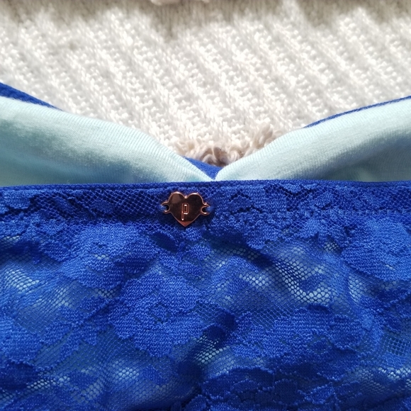 PINK VS Blue Lace Bandeau Large - Picture 4 of 8
